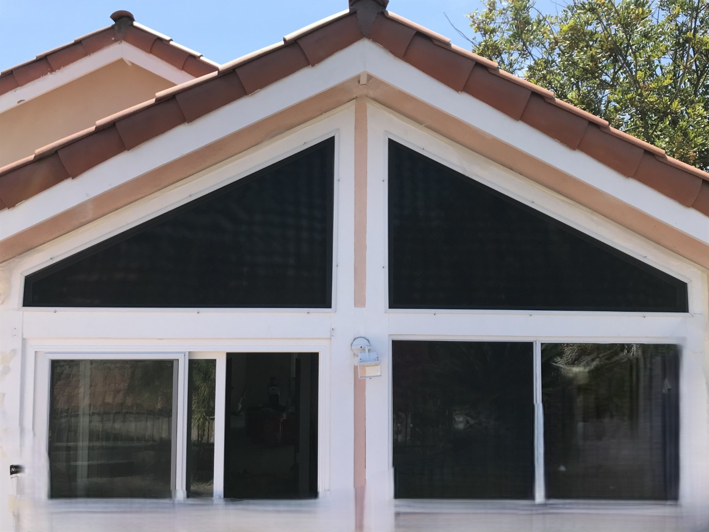 Custom_Angled_Screens_with_Solar_Mesh-262-1920-1080-100